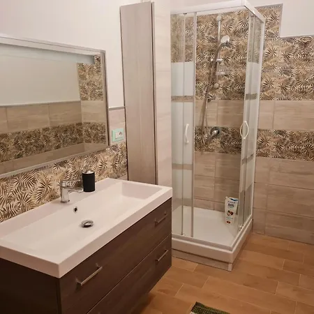 Alojamento de Acomodação e Pequeno-almoço Tre Pandele